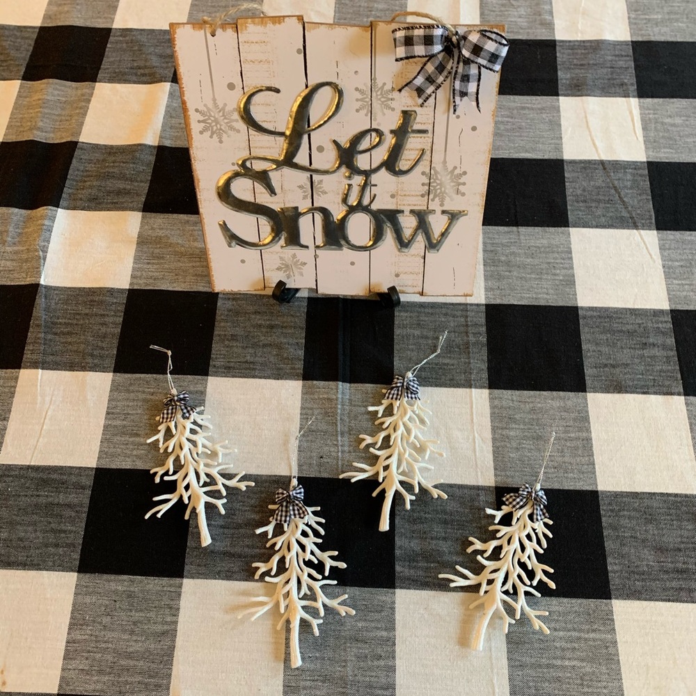 “Let it Snow” Farmhouse Sign w/Galvanized Metal - Picture 4 of 4